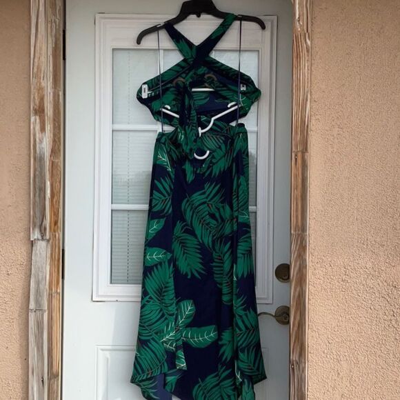 Take 50% OFF- Fashion Nova Halter Neck Palm Prints Dress, Size-L - Picture 8 of 14